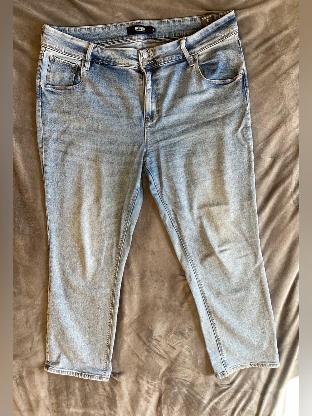 Light Wash Straight Jeans - Women's Light Blue Denim